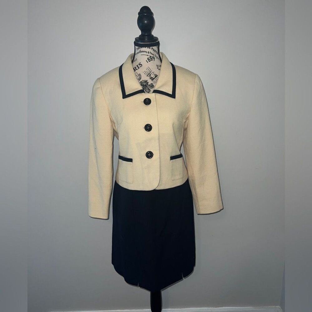 Vintage Kasper for A.S.L. Yellow and Navy Skirt Suit, size 8P